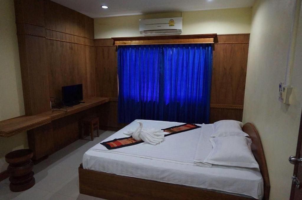 Lankham Hotel Паксе Екстериор снимка